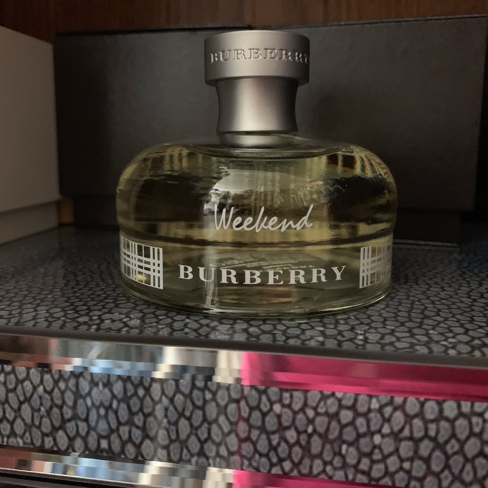 Burberry Weekend Ladies fragrance